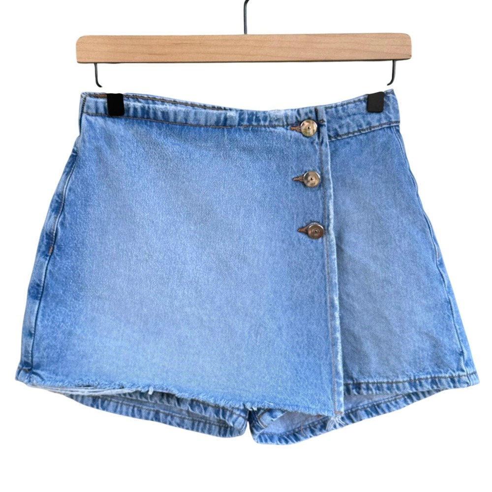 Zara Denim Mini Skort Light Wash Blue Wrap Front Button Side Frayed Hem XS